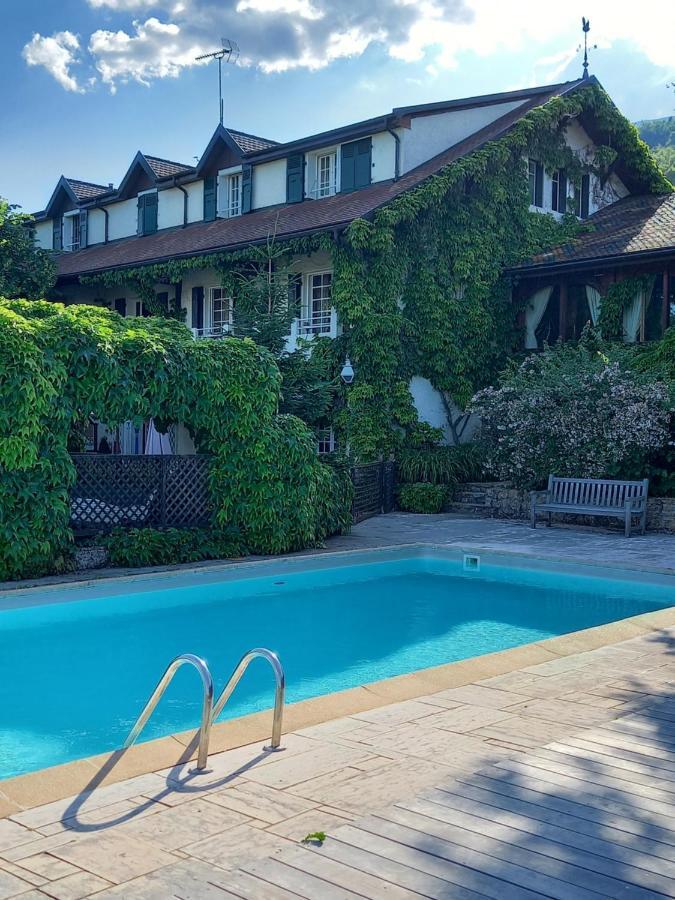 Auberge Des Chasseurs Échenevex Exteriör bild