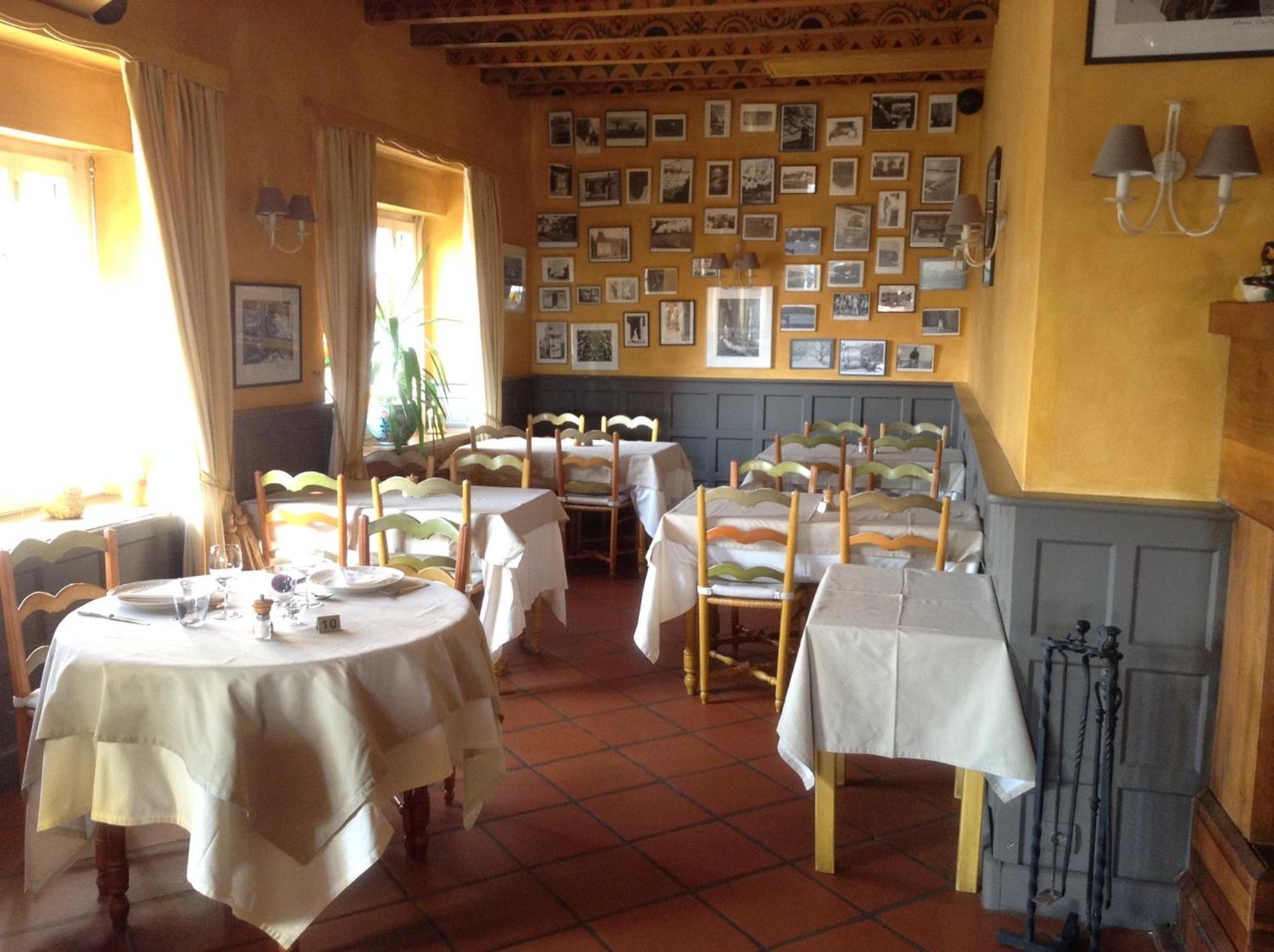 Auberge Des Chasseurs Échenevex Exteriör bild