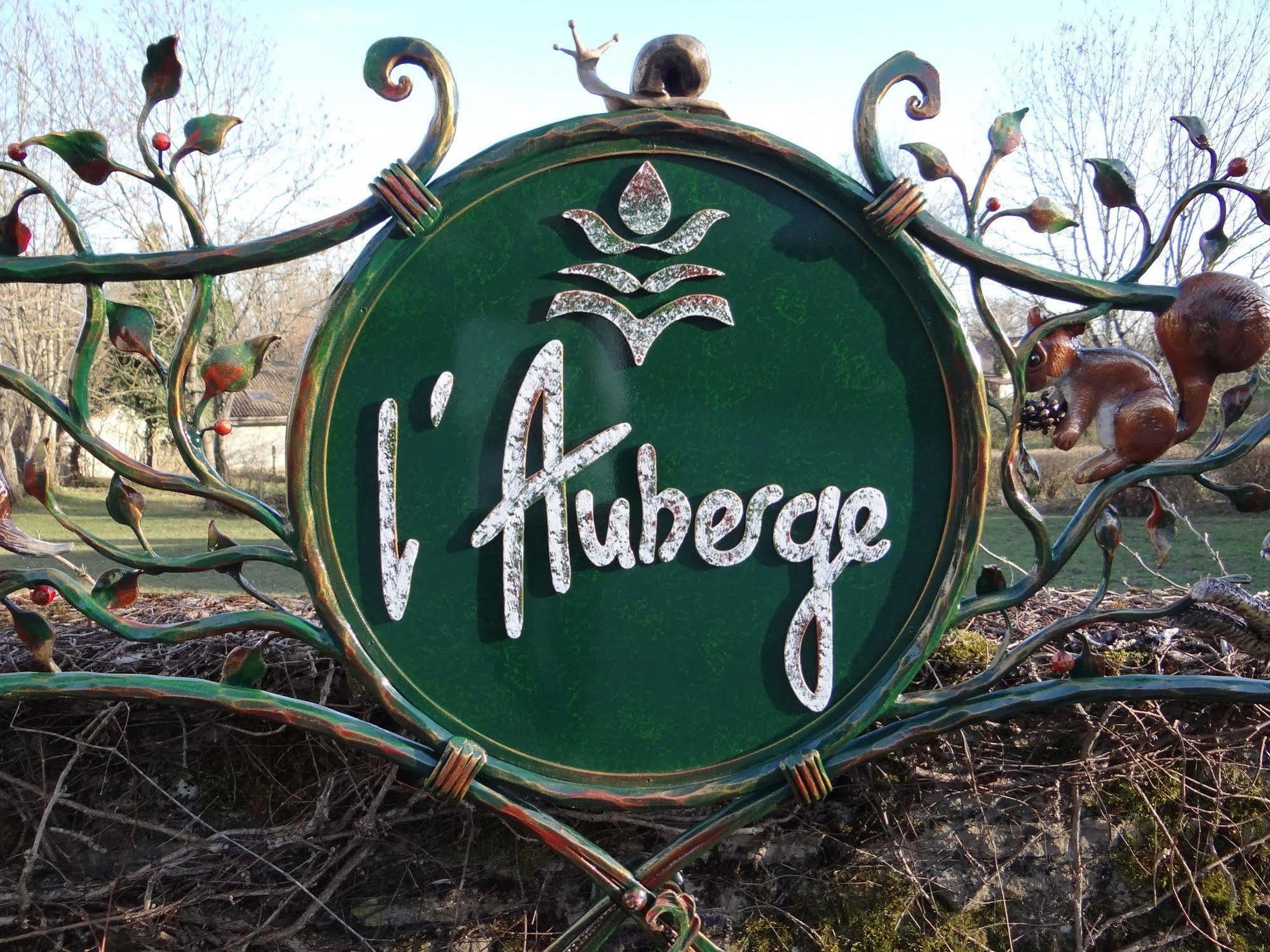 Auberge Des Chasseurs Échenevex Exteriör bild