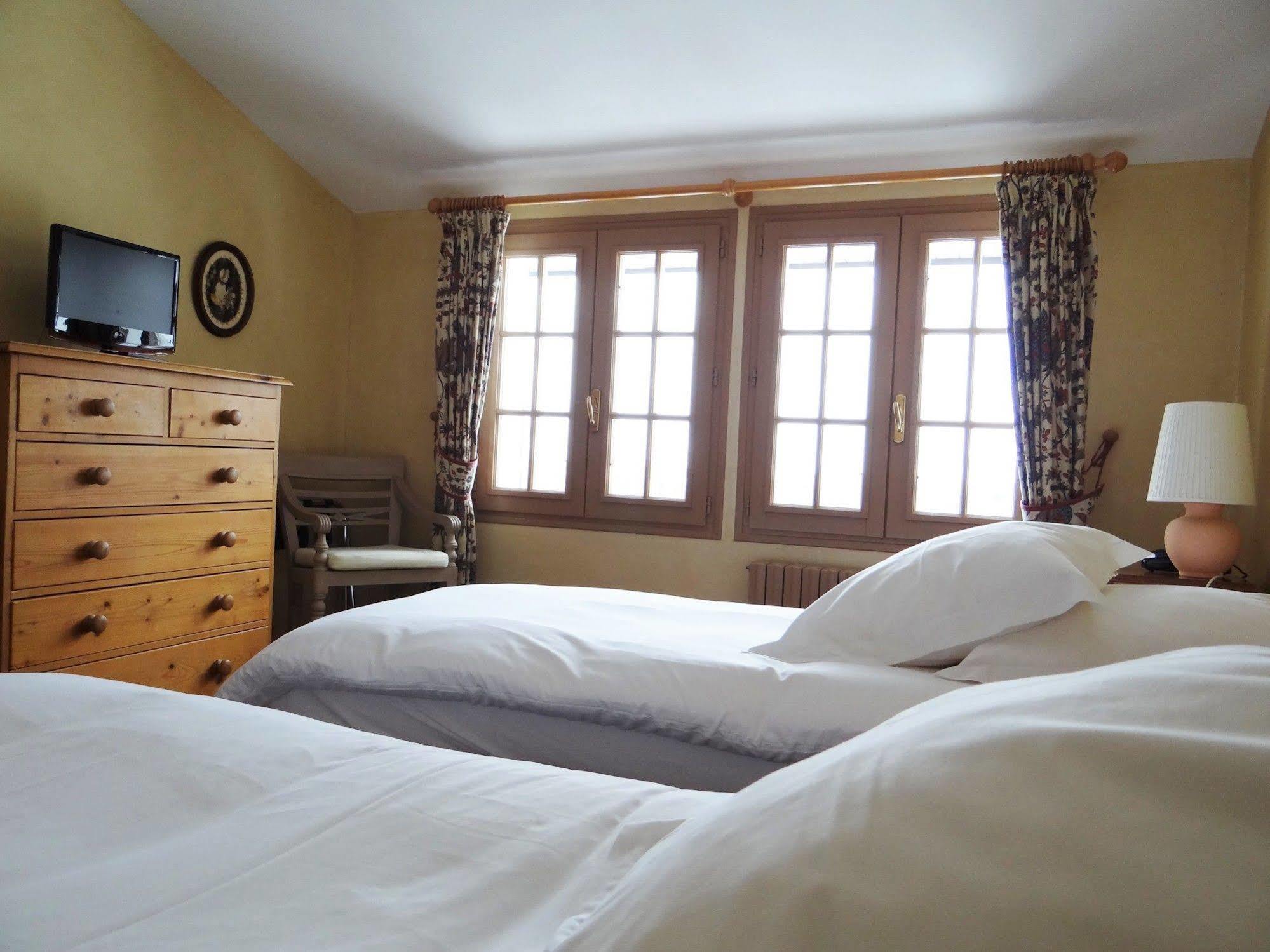 Auberge Des Chasseurs Échenevex Exteriör bild