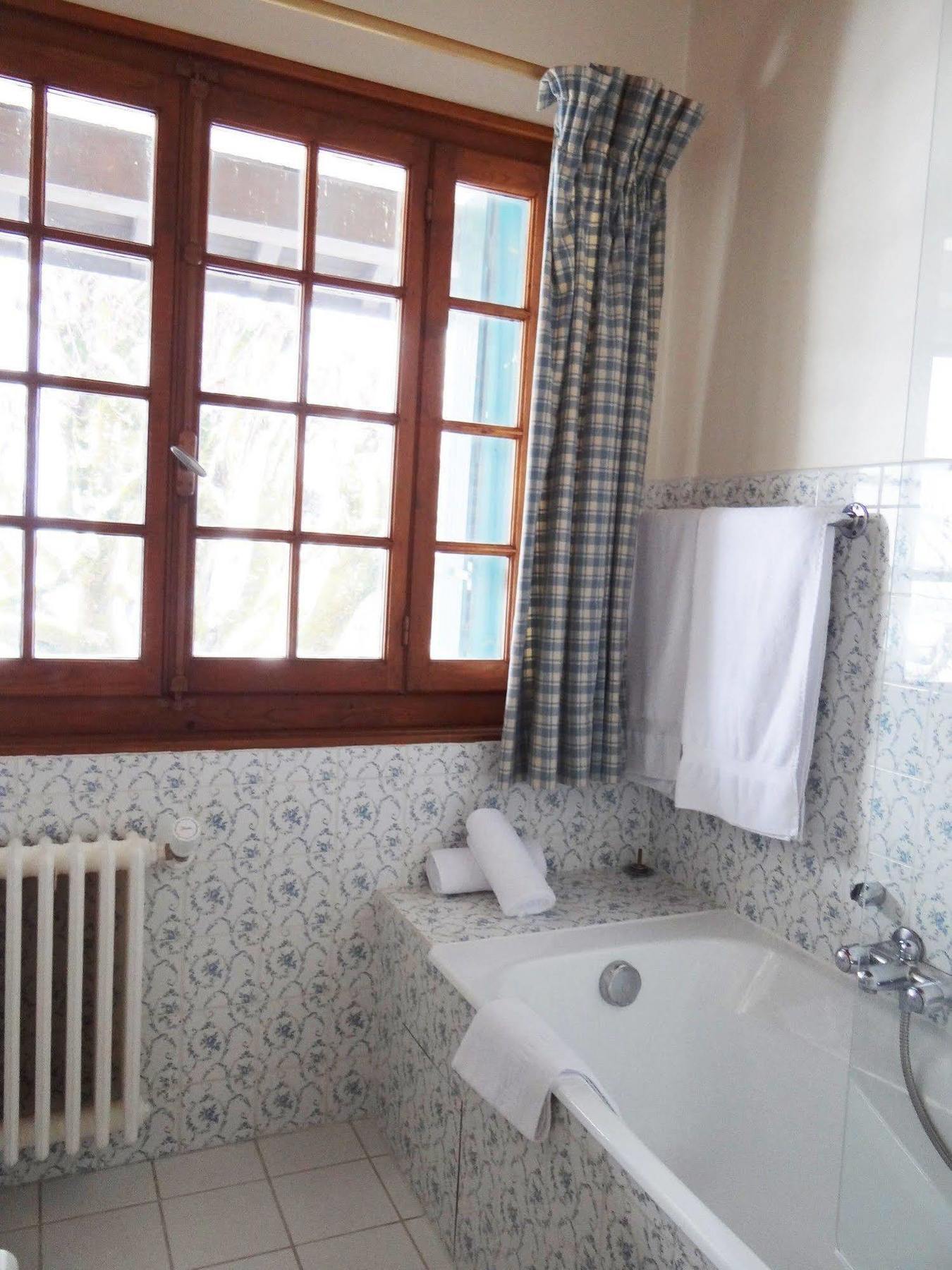 Auberge Des Chasseurs Échenevex Exteriör bild
