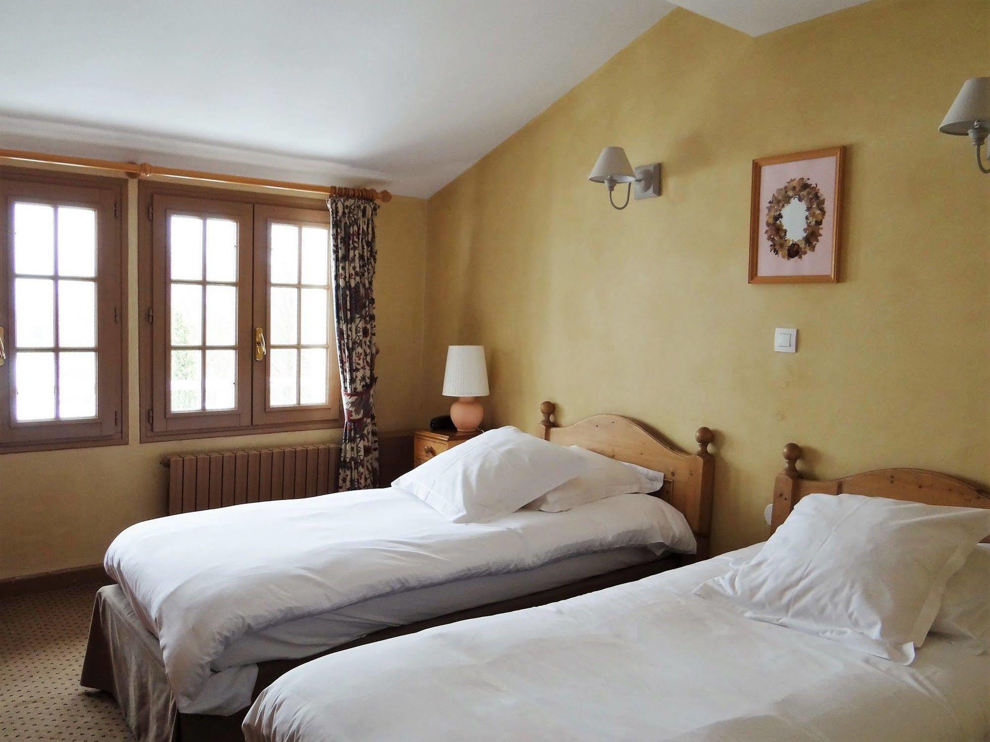 Auberge Des Chasseurs Échenevex Exteriör bild