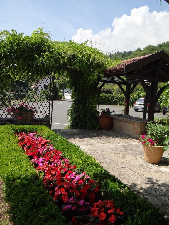 Auberge Des Chasseurs Échenevex Exteriör bild