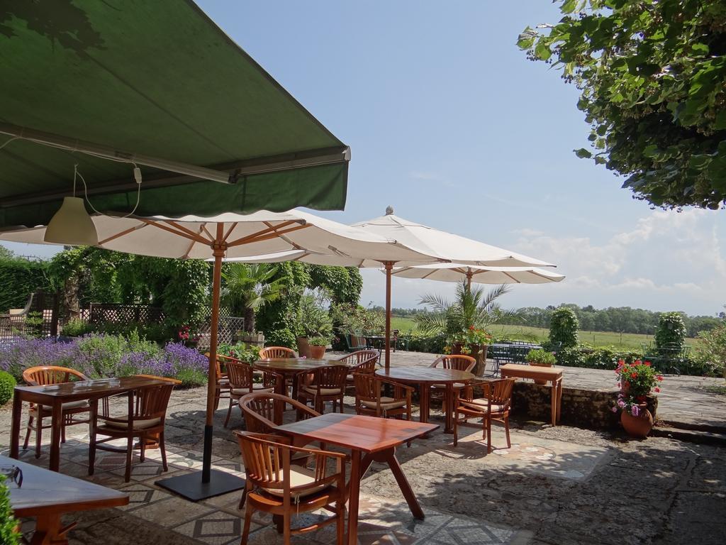 Auberge Des Chasseurs Échenevex Exteriör bild