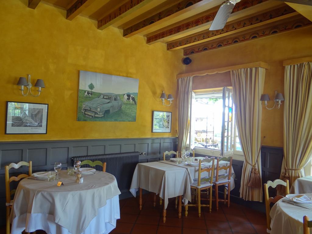 Auberge Des Chasseurs Échenevex Exteriör bild